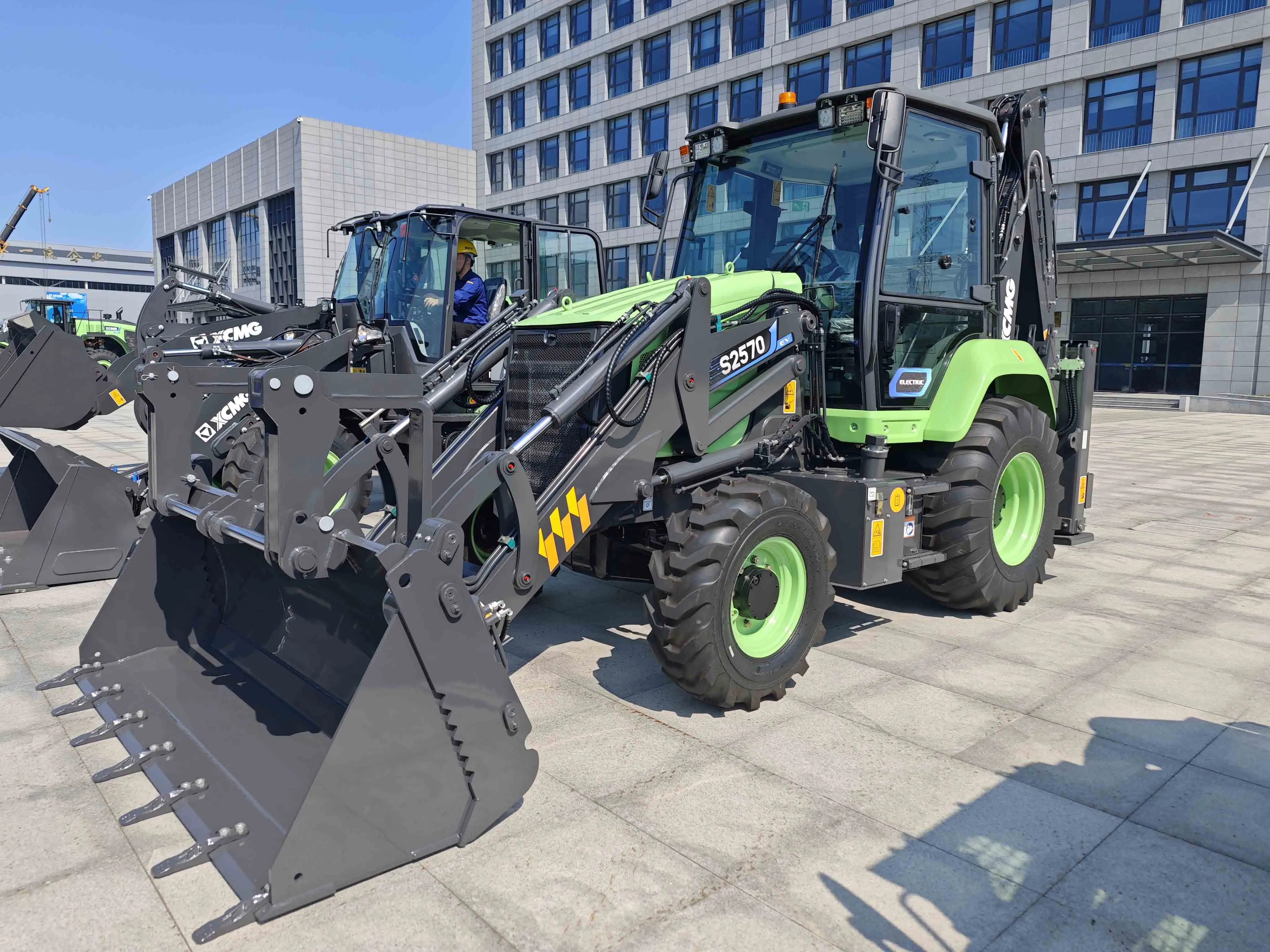 XCMG Official Xc8-S2570EV Small Hydraulic Electric Backhoe Loader Excavtor for Sale